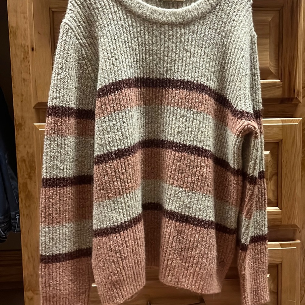 ROXY, pink maroon and tan sweater, used